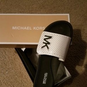 Meet your Posher, Latasha